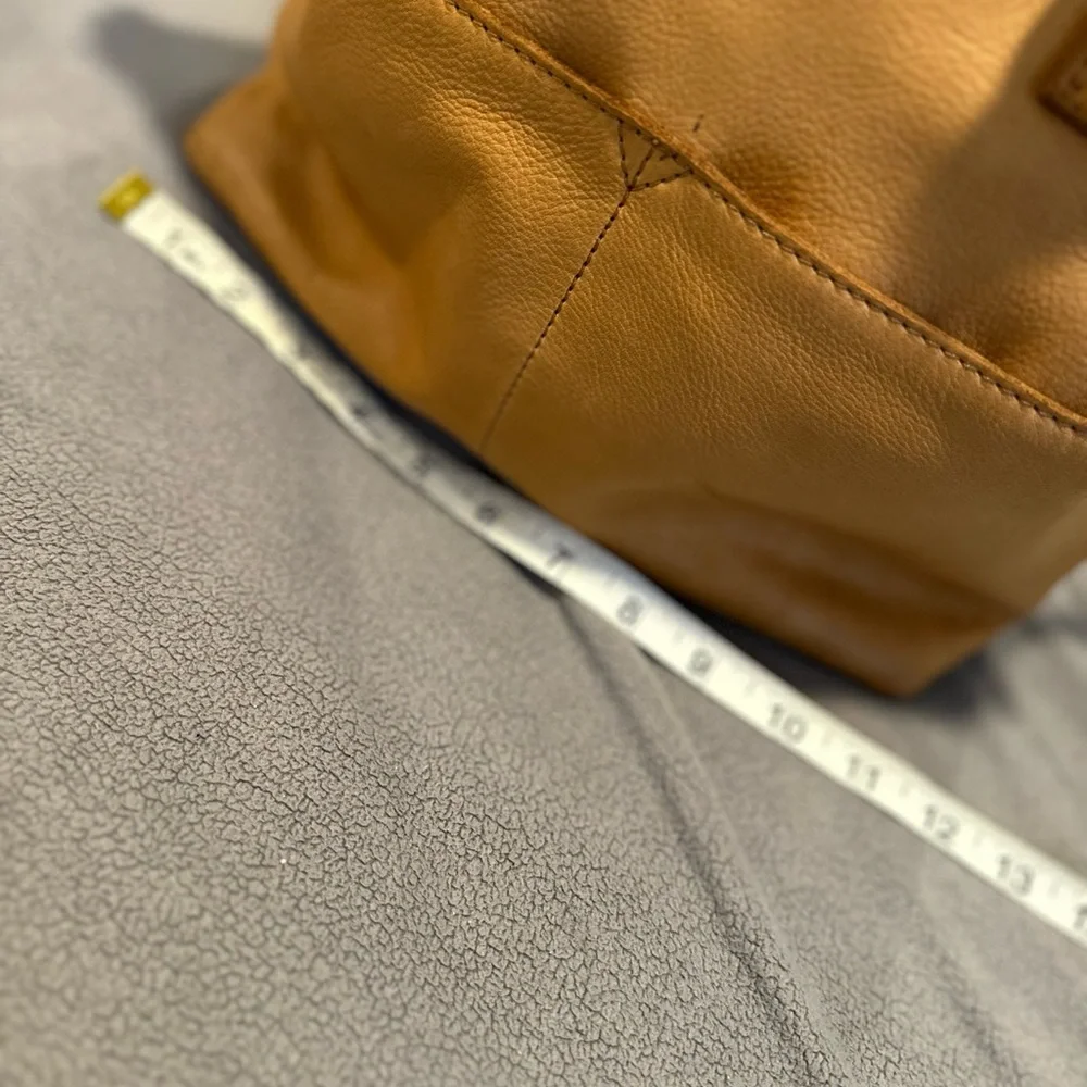 American Leather Company Camel Brown Zip Closure Medium Size handbag Purse. - Picture 6 of 15